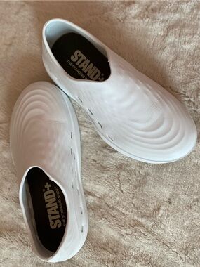 Stand+ Antigrav1 white womens’ pull on shoes